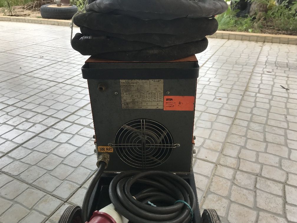Máquina de soldar trifásica