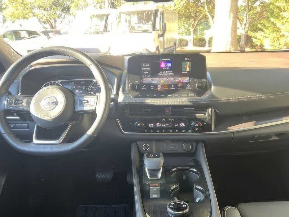 Nissan Rogue SL      2021