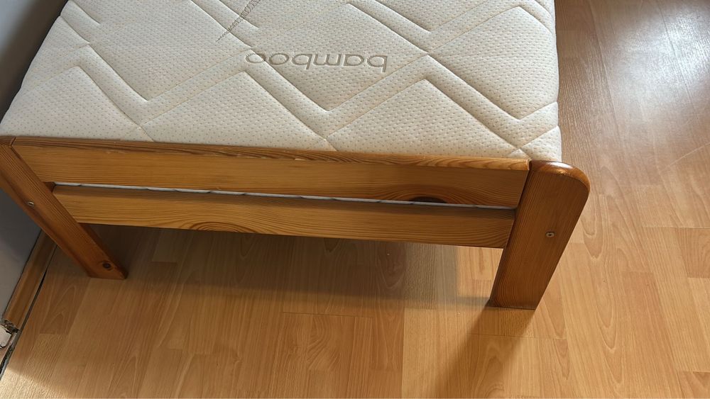 Łòżko z materacem 90x200