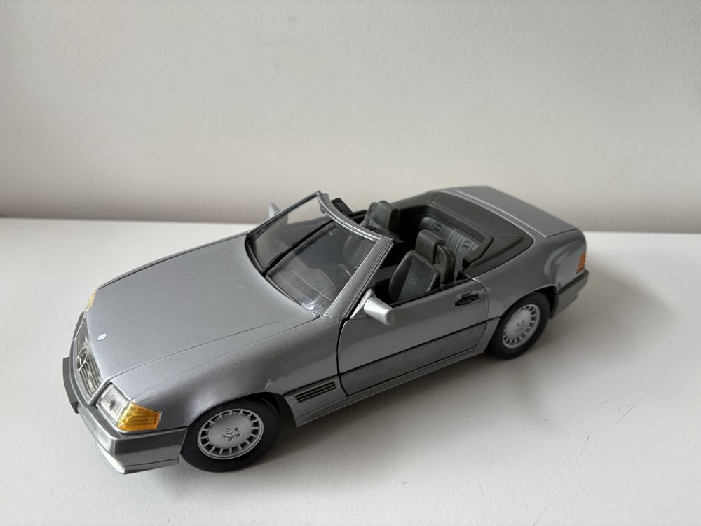 Model Mercedes 500SL 1:18 Maisto (bburago welly)