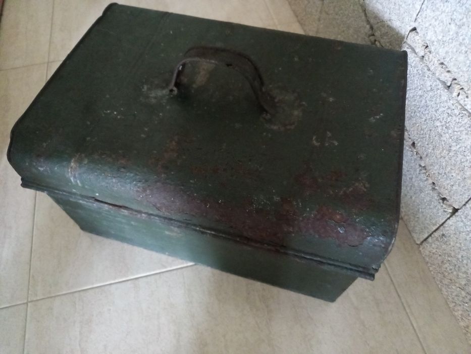 Baú pescador antigo chapa