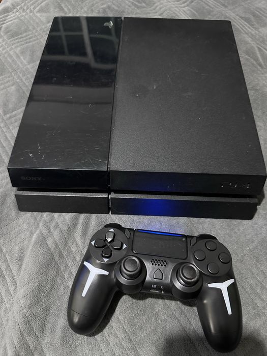 Playstation 4 + 2 Comandos