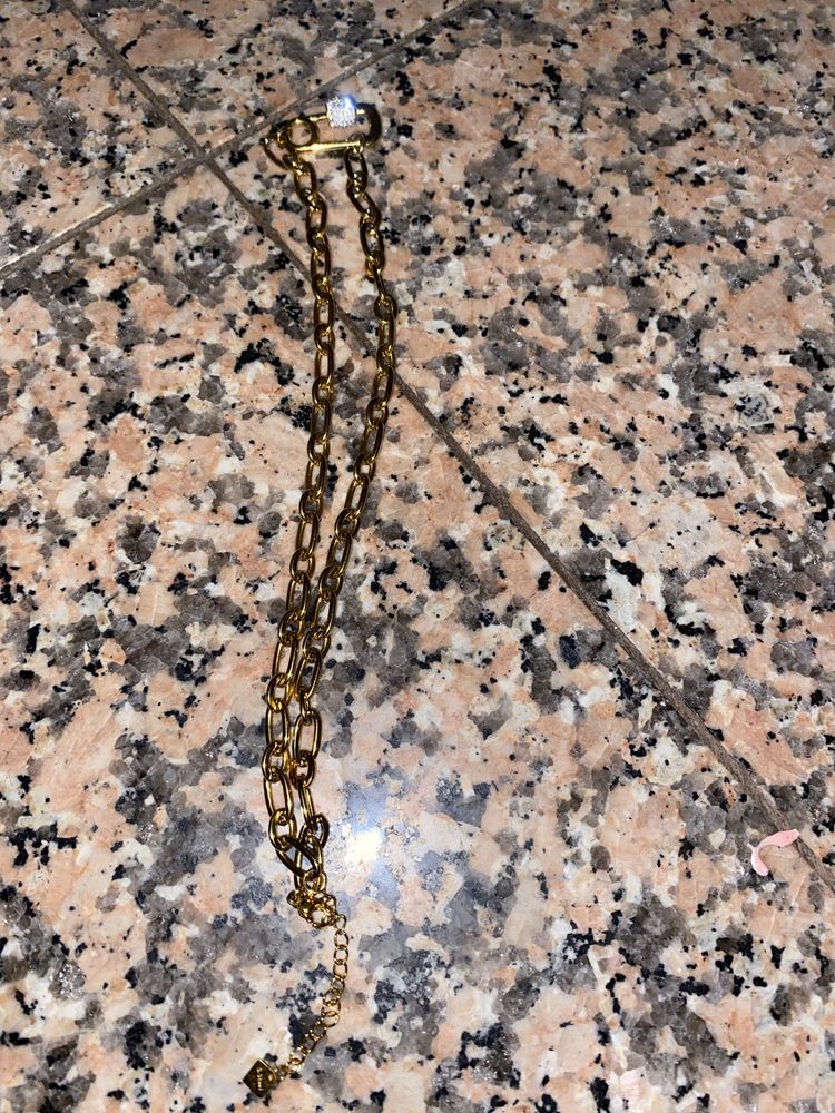 Vendo colares ,relogio e anel ,ouro e prata
