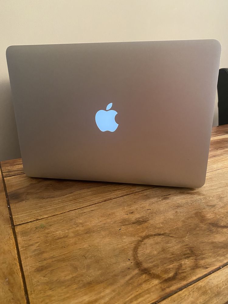Zadbany Apple MacBook Air 13 i5 4GB 256