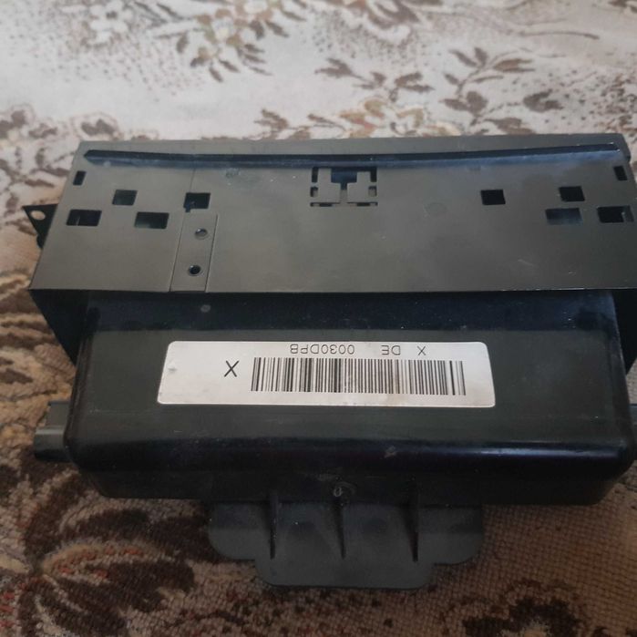 Держатель полки или автомагнитолы