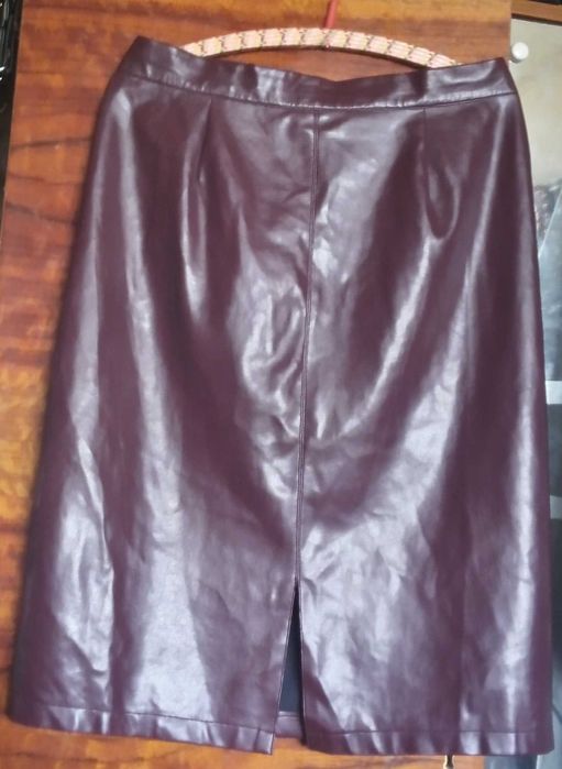 Спідниця і куртка під кожу