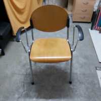 Cadeira escritório/clinica cor castanha e preta