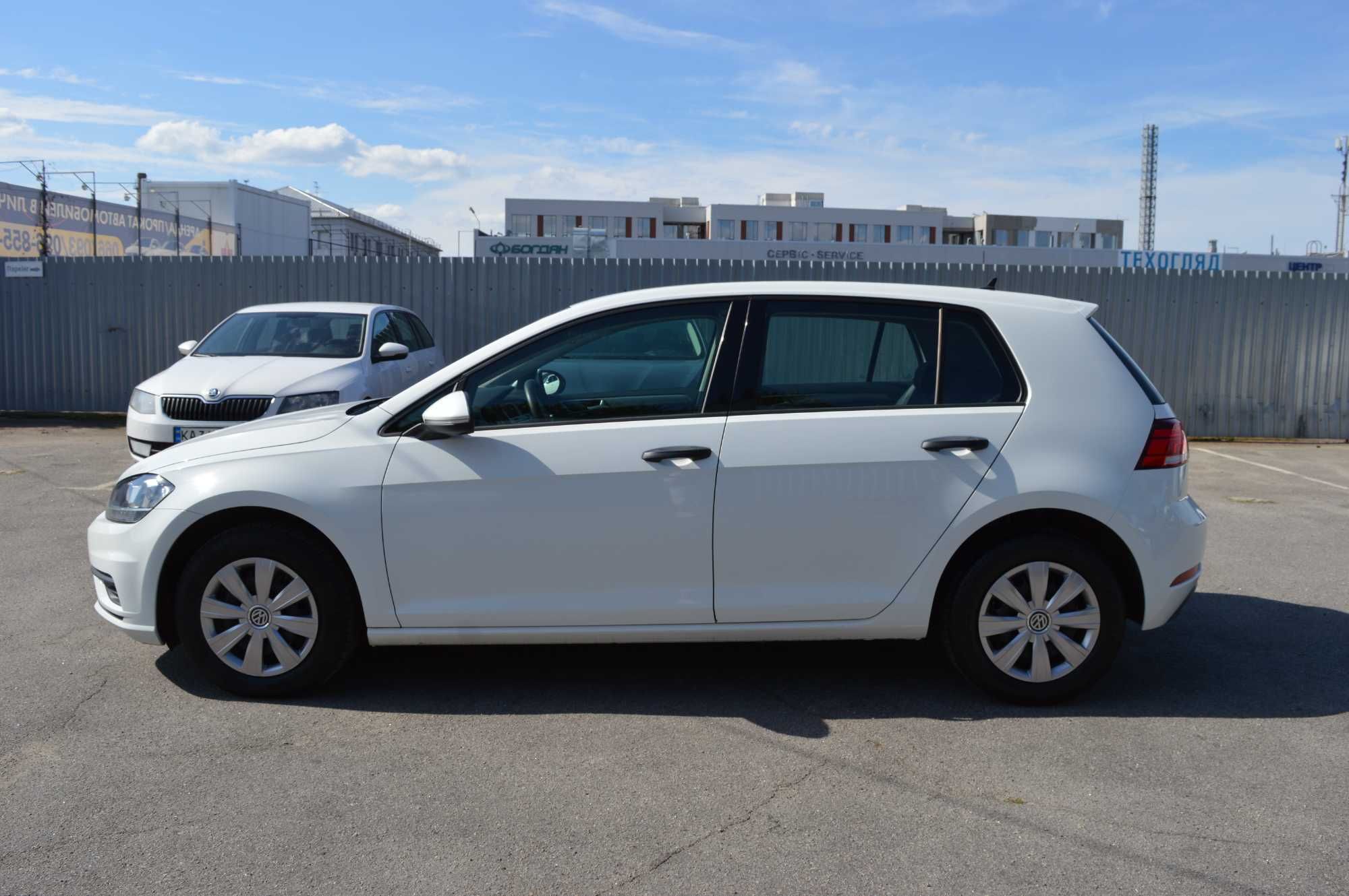 Авто Volkswagen Golf 2017 1.0tsi