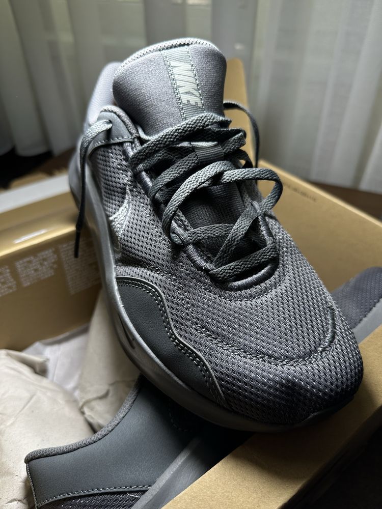Оригінальні чоловічі кросівки Nike Legend Essential 3 (DM1120-002)