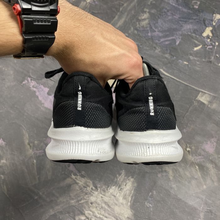 Кроссовки для залу найк Nike Downshifter 10 черные CI9984-001