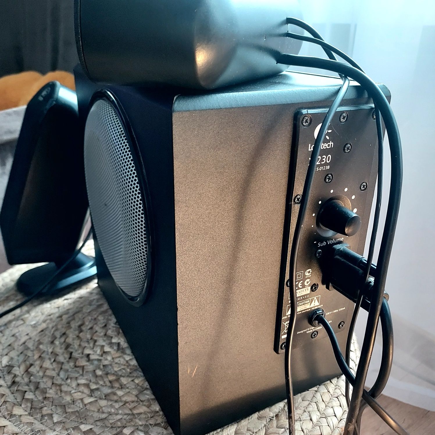 Sprzedam subwoofer i głośniki logitech x230