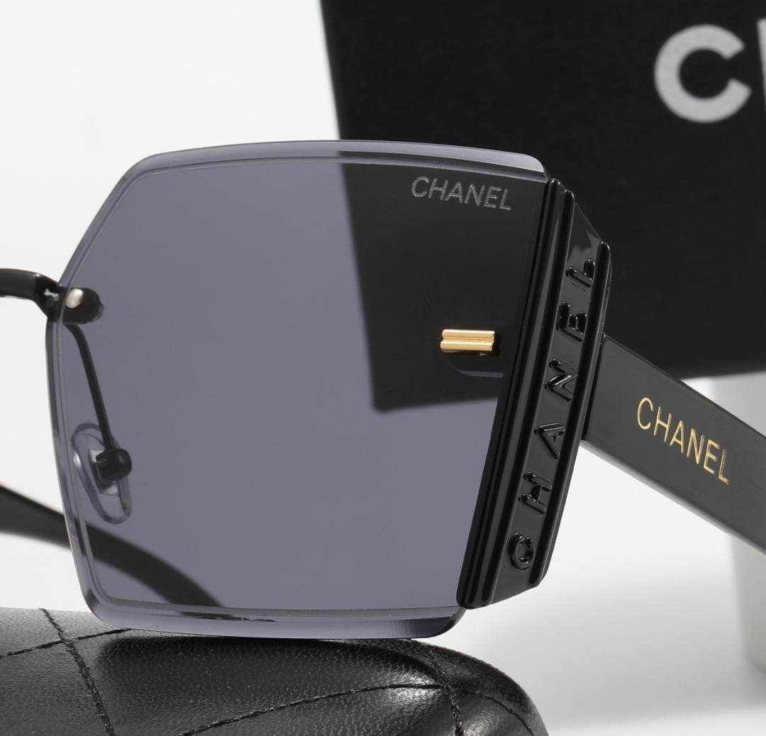 Niepowtarzalne, bezramkowe, przeciwsłoneczne okulary Chanel napis Cudo