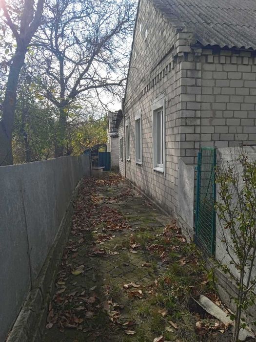 Продаж житлового будинку