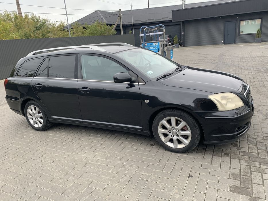 Toyota Avensis 2005 рік