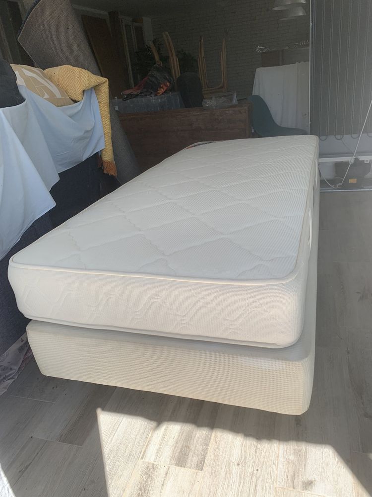 Cama solteiro com colchão