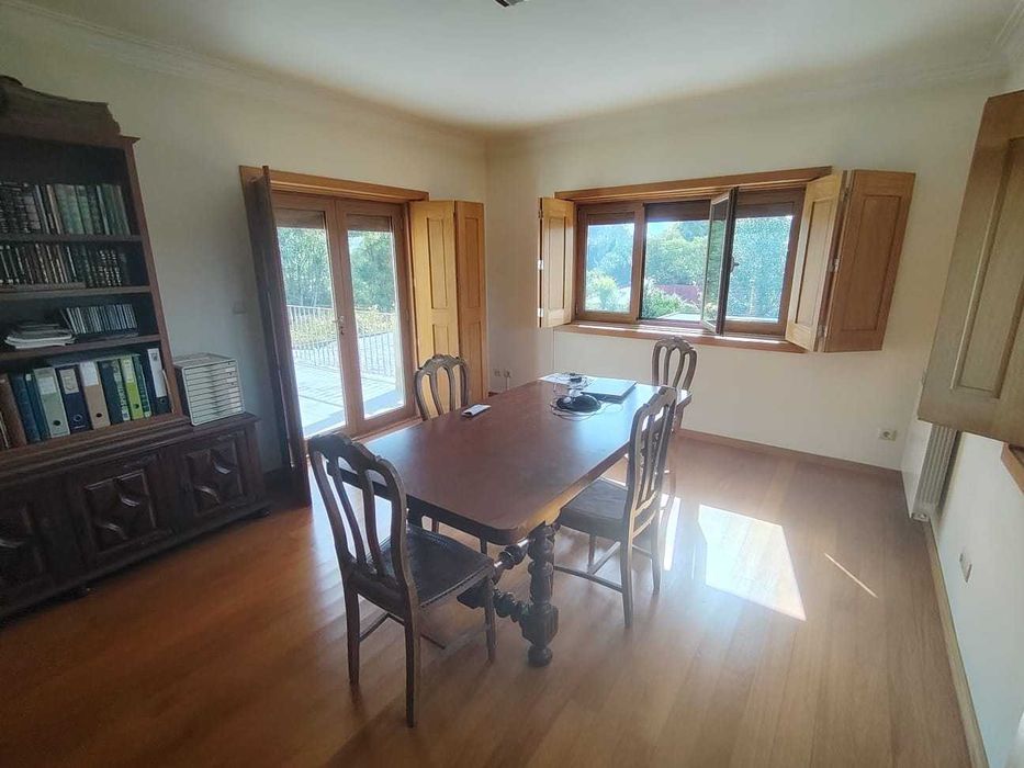 Moradia T4+1 Isolamento Moderno no Centro de LANHESES Viana do Castelo