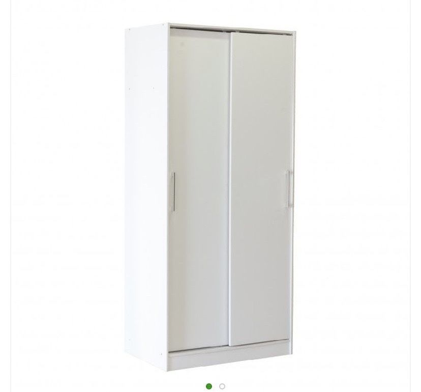 Roupeiro com portas deslizantes