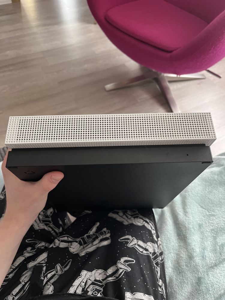 Xbox One X хороший стан 1TB