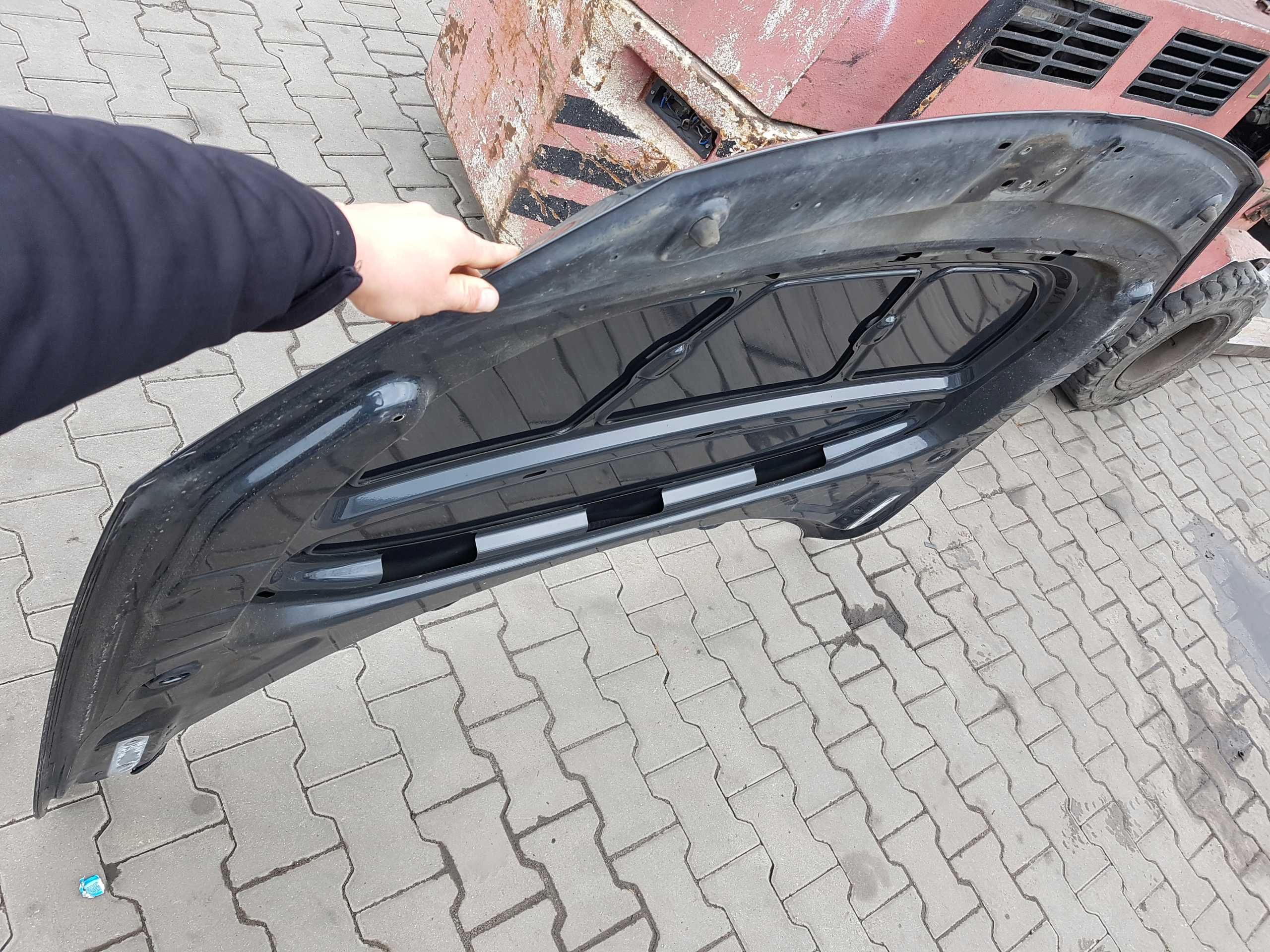 VW Touareg  капот Туарег