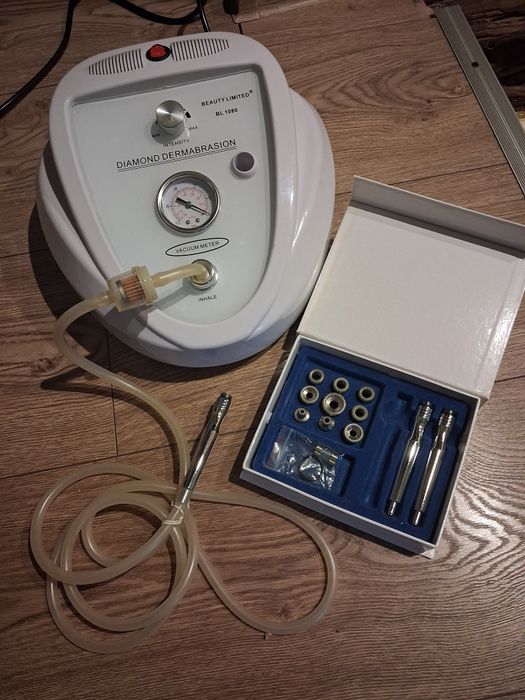 Maszyna  do mikrodermabrazji diamentowej