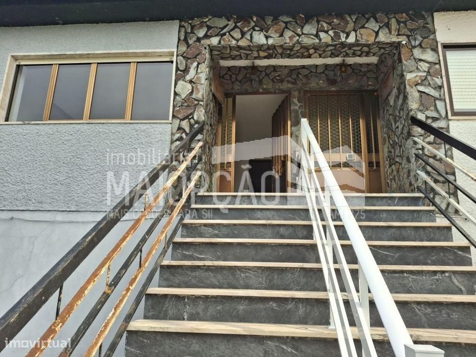 Moradia V3 localizada em Pêga