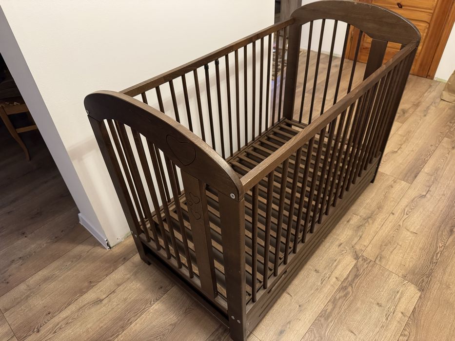 Łóżeczko dziecięce drewniane