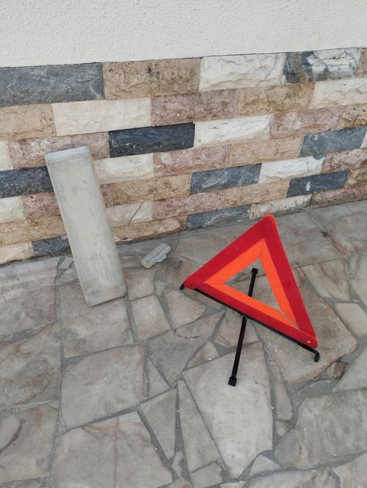 Triângulo sinalização rodoviária