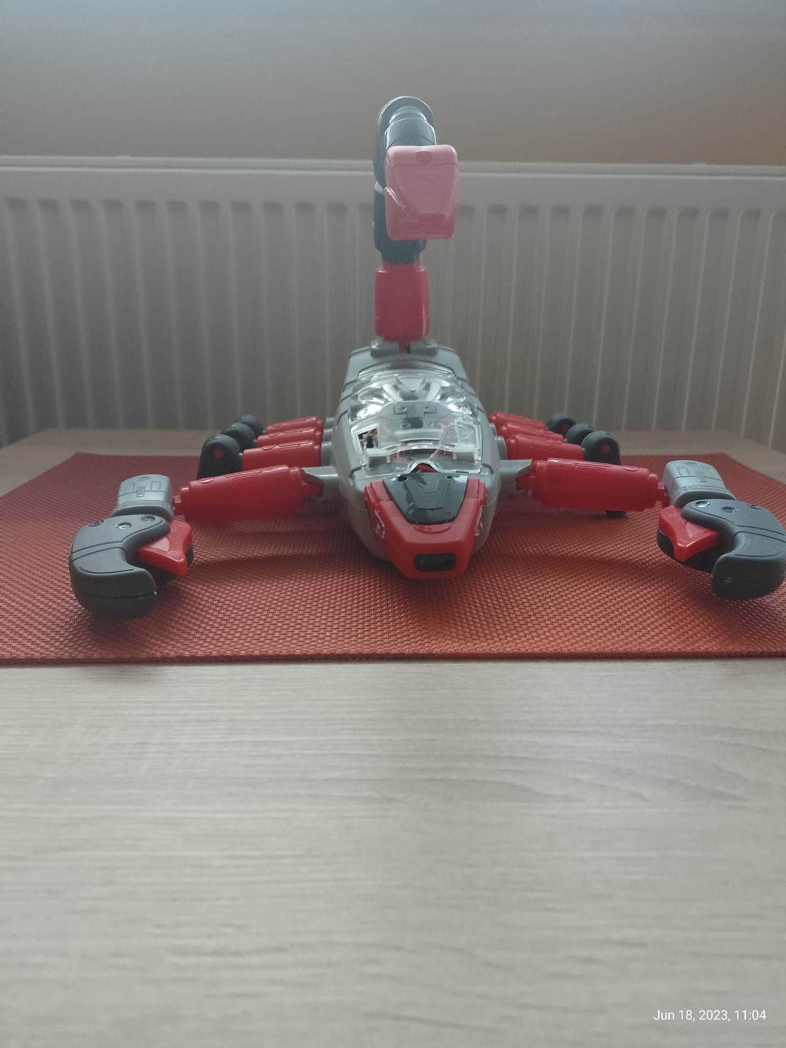 Zabawkowy robot skorpion
