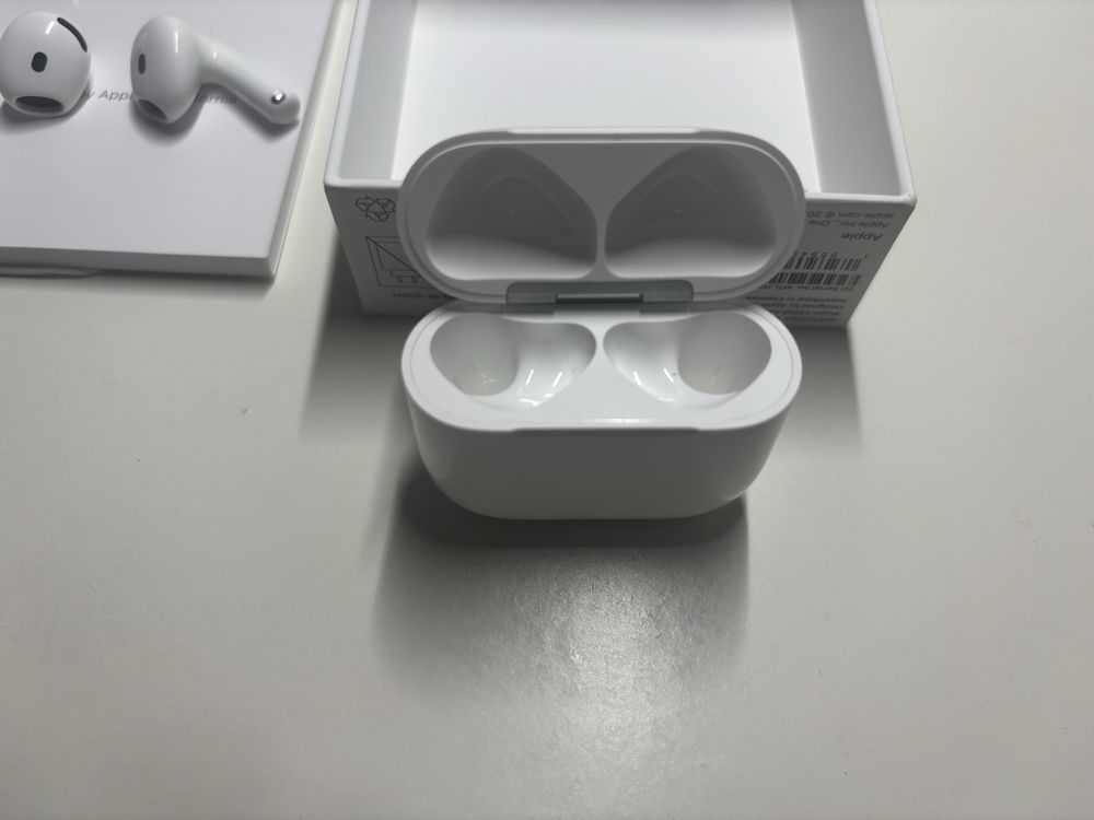 AirPods 4 com Cancelamento Ruido - Como novos