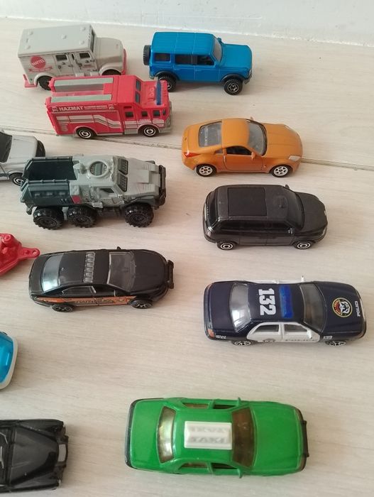 Продам  машинки. Хот вилс и Матч бокс .