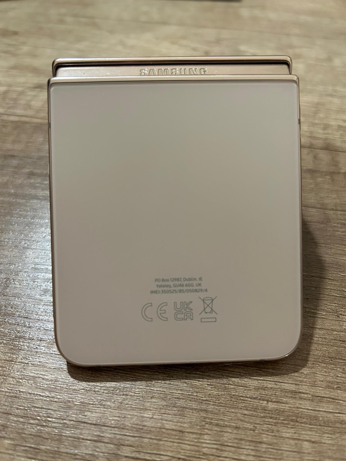 Samsung Z Flip4 256GB | 8GB Ram