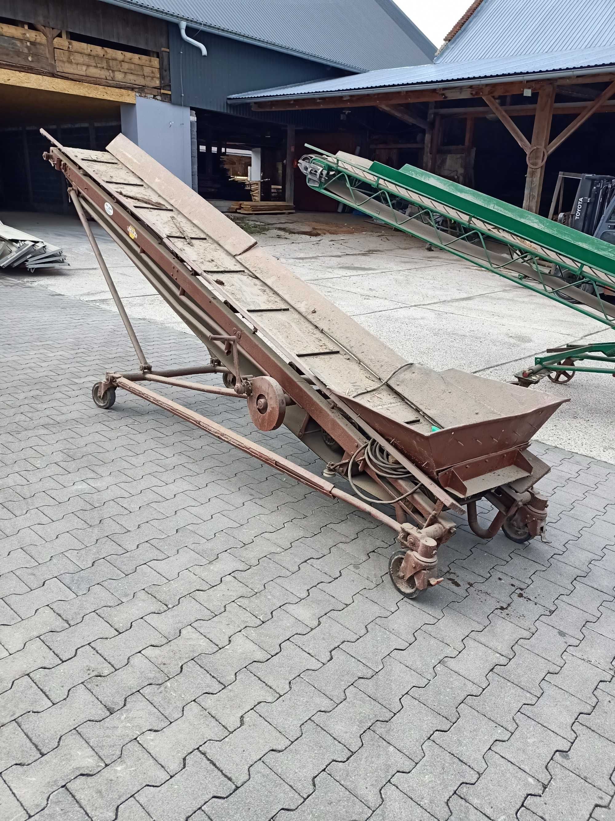 Przenośnik taśmowy, taśmociąg, podajnik