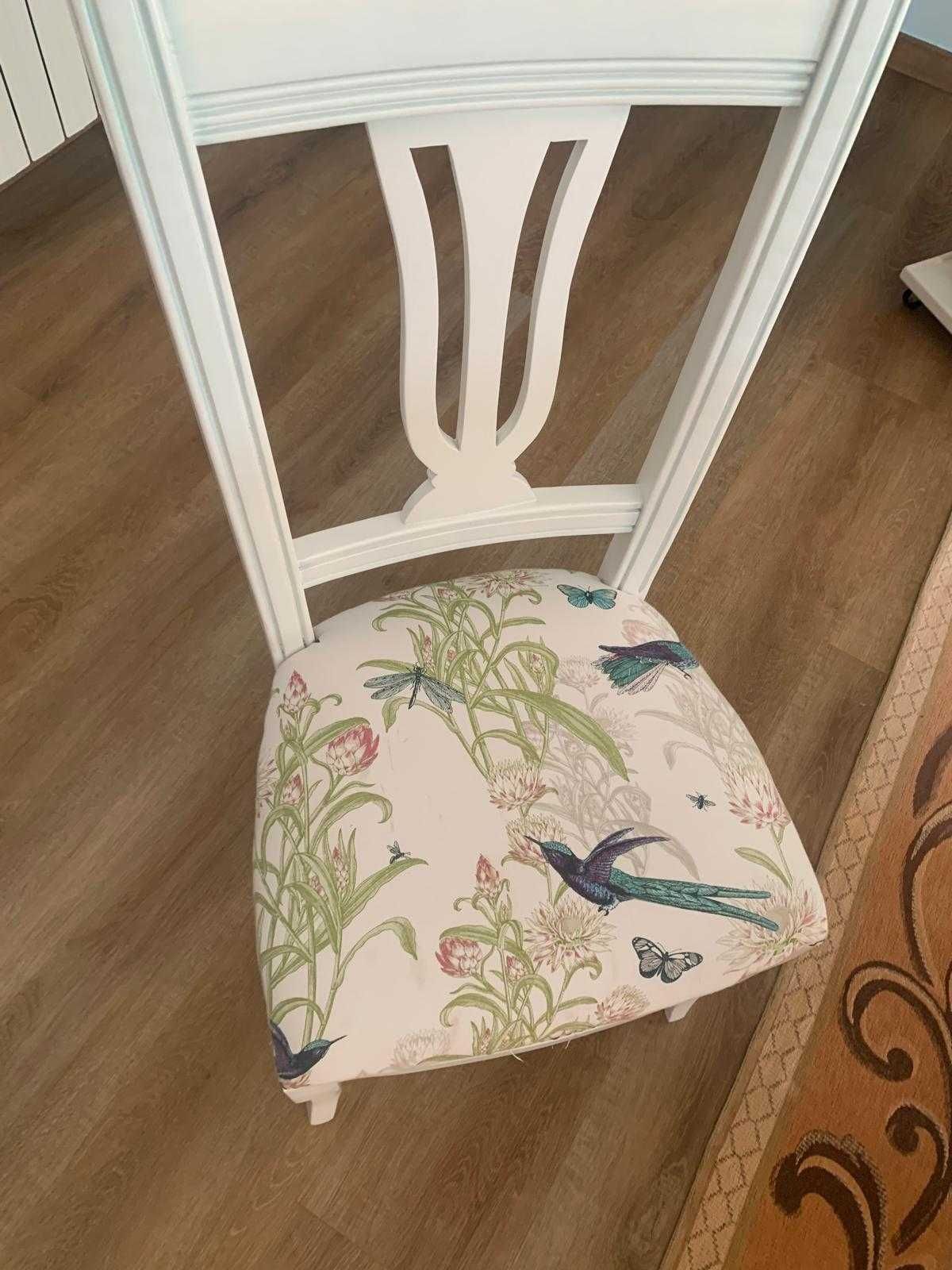 Conjunto de sala de jantar (Mesa, cadeiras e móvel para louça)