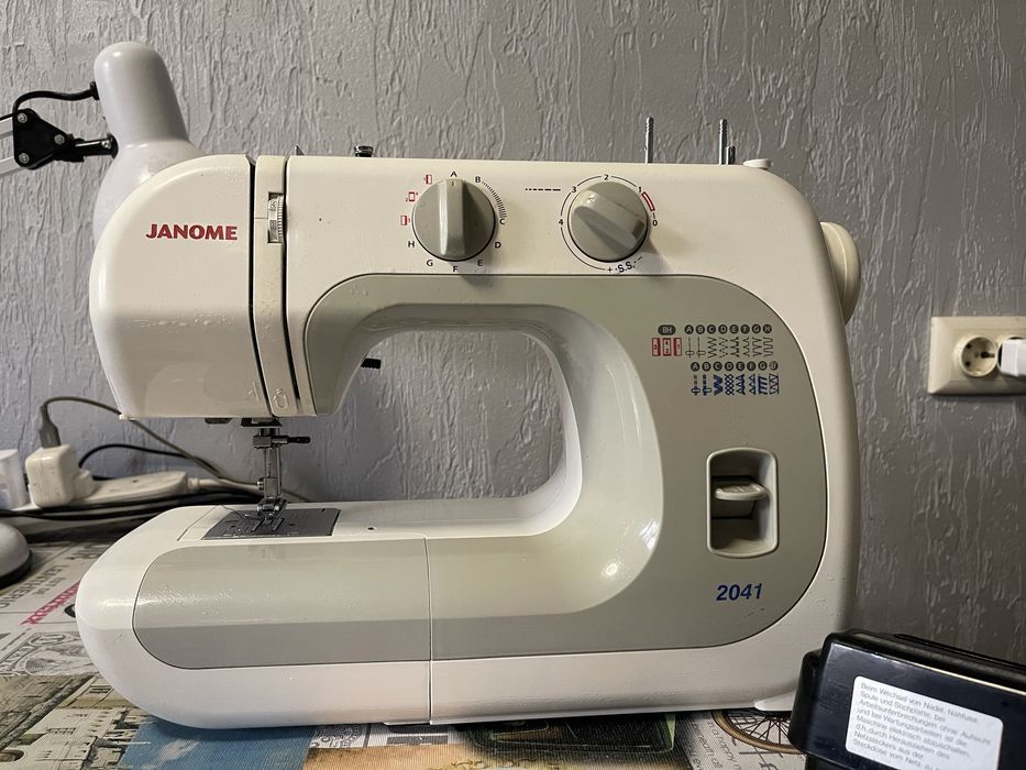Швейная машинка Janome