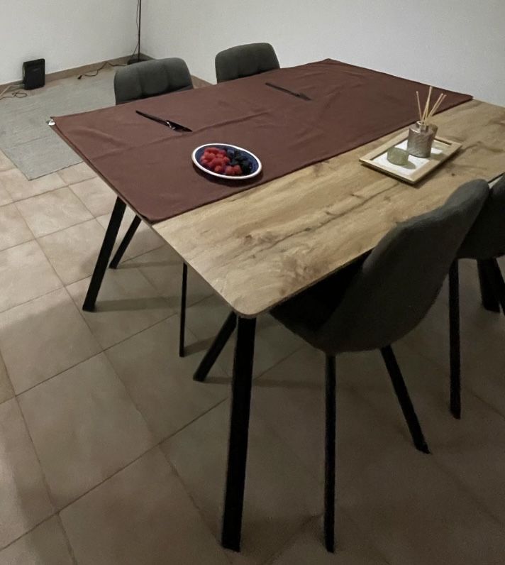 Mesa em Madeira e Metal em Preto, JOM