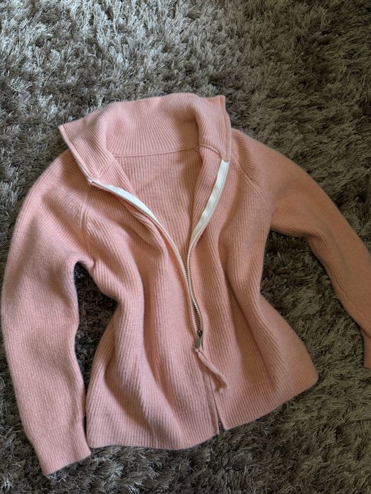 зимова розова кофта