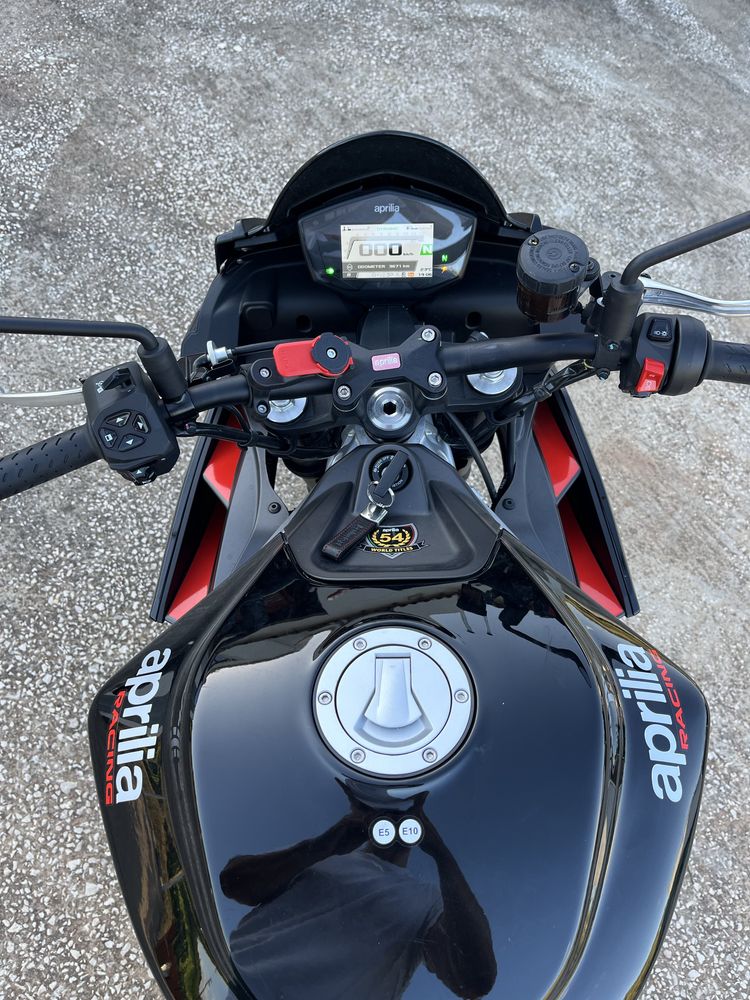 Aprilia tuono 660 factory 9/2023 bem estimada apenas 3700km