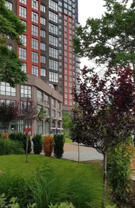 Уютный меблированный офис на высоком этаже. Терраса. Панорама.