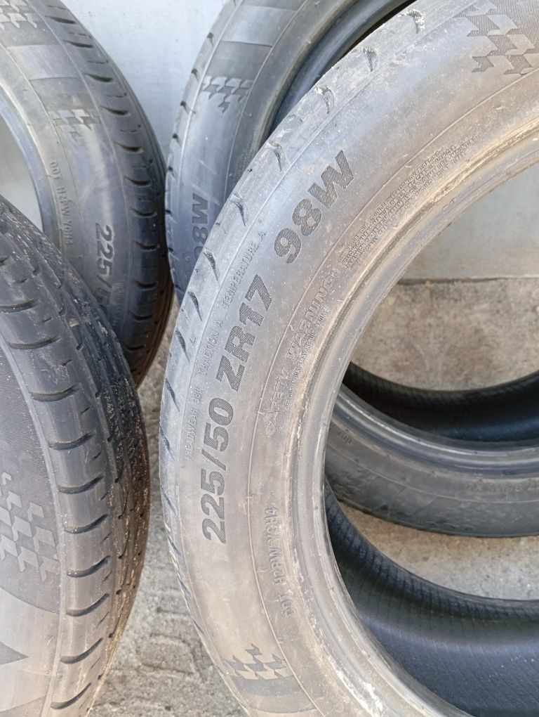 Kumho 225/50 zr17