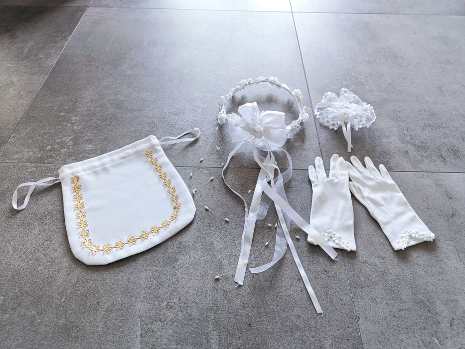 Alba Komunijna Sukienka Komunia Wianek rękawiczki ozdoba na świece