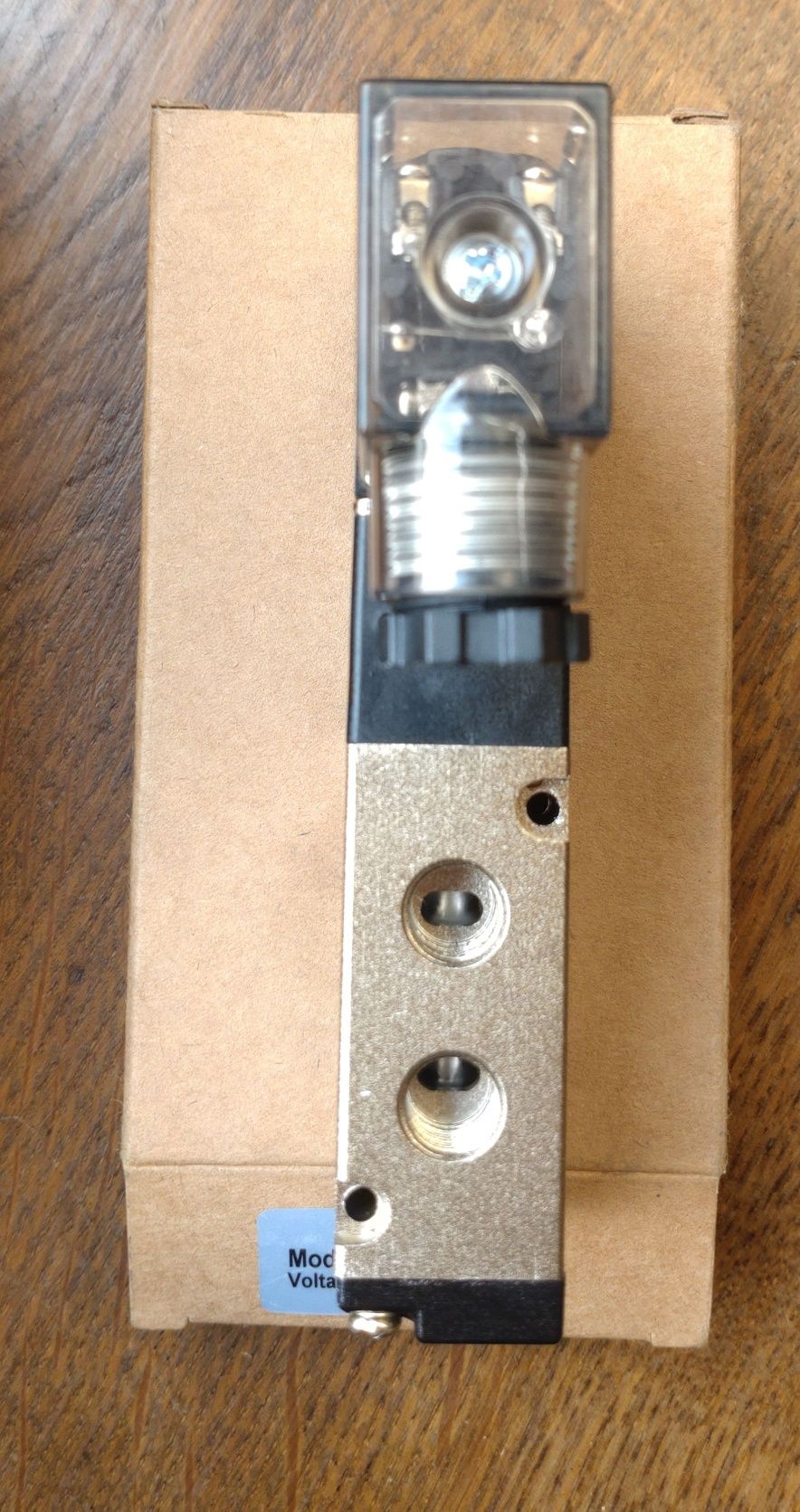 5x Elektromagnetyczny zawór pneumatyczny 4V21006 Nowe