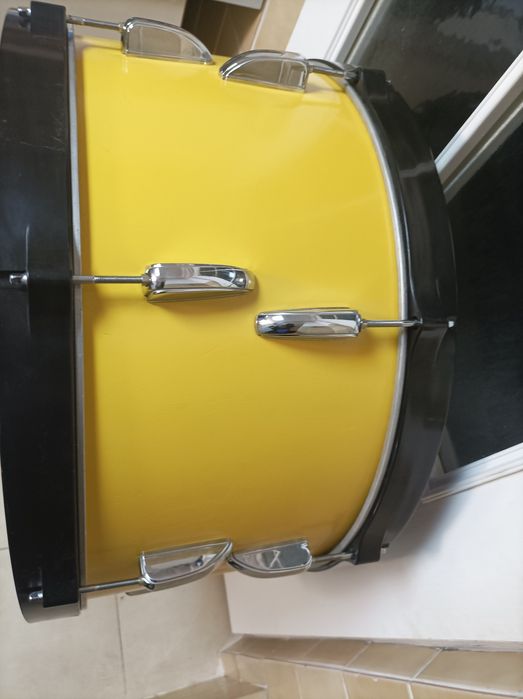 Bęben kibica lub do kapeli bardzo ładny