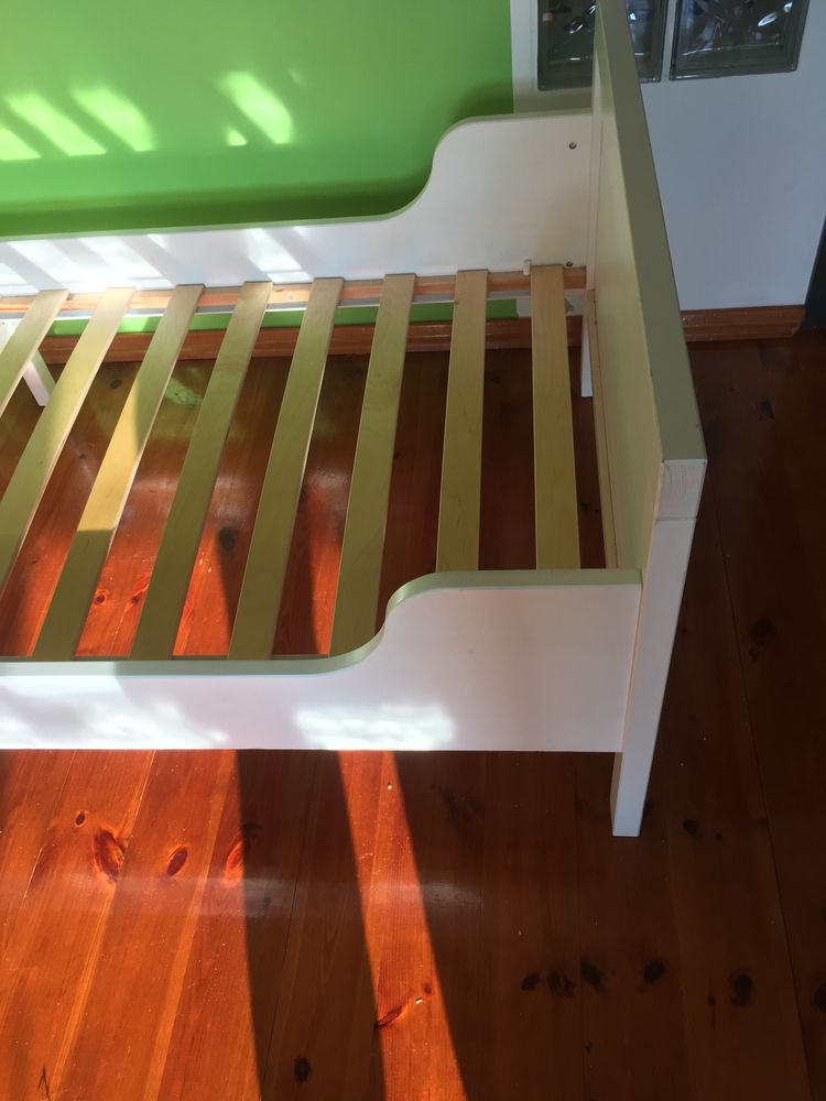Łóżko dziecięce 80/200 cm., drewniane, białe