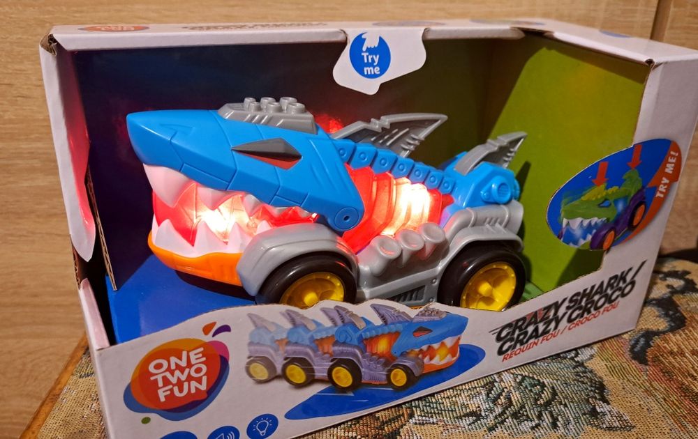 Безумная Акула, интерактивная игрушка-машинка. Звук, свет