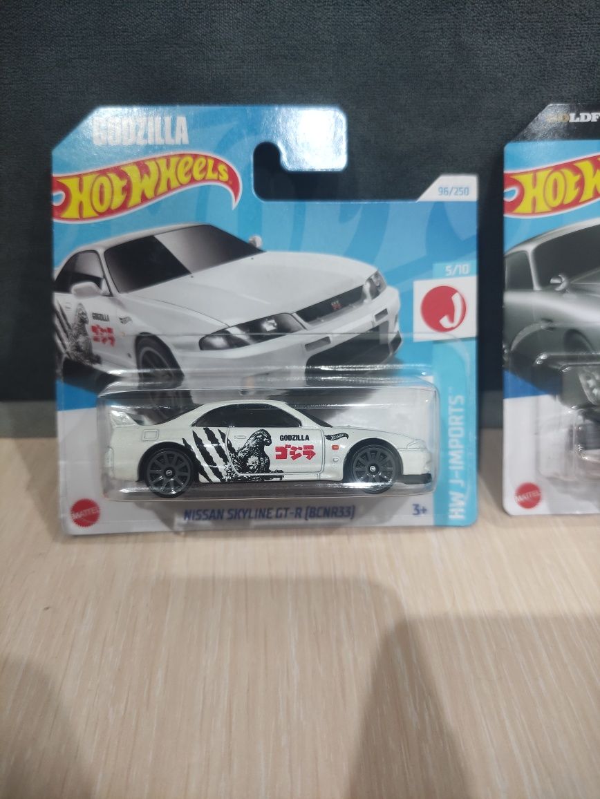 Hot Wheels Skyline GT-R, Aston Martin DB5