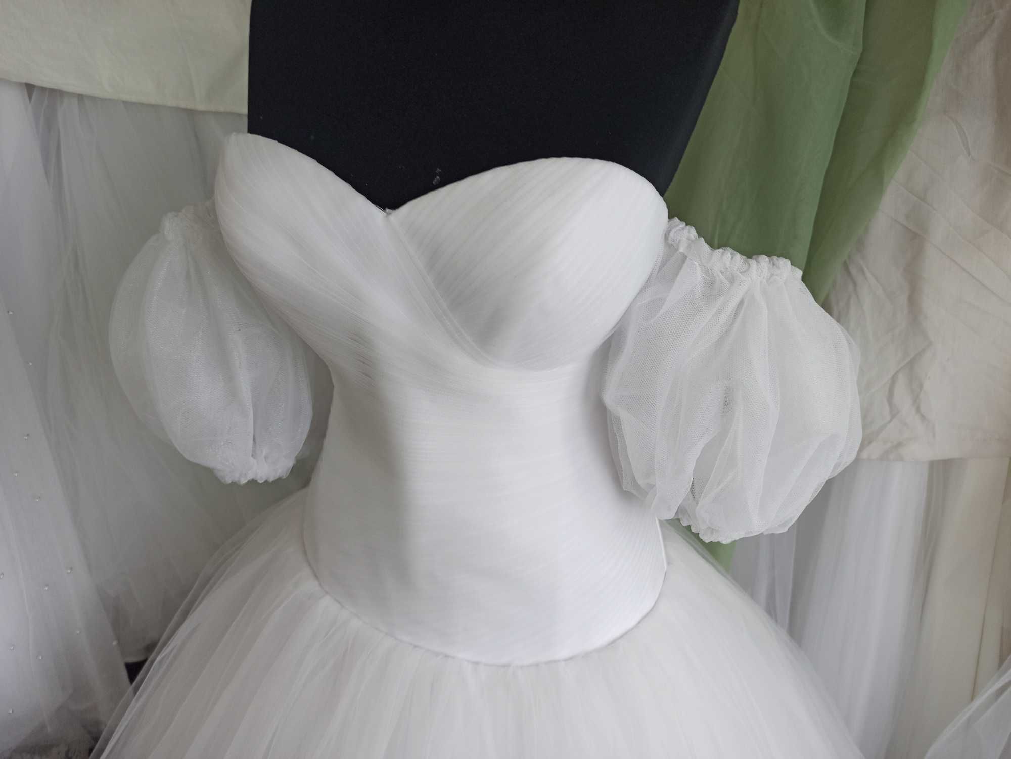 Свадебное платье с модными рукавами -буфами.