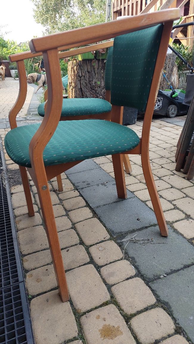 piękne krzesła drewniane