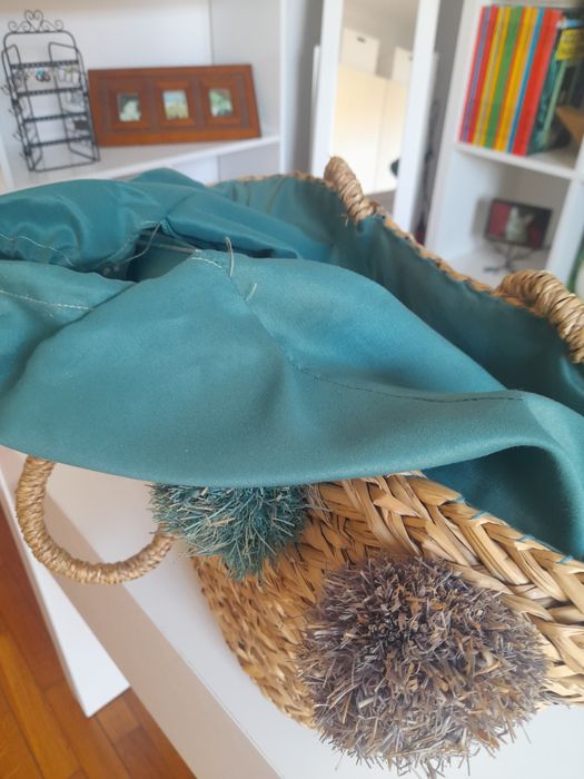 Cesta de praia em ráfia