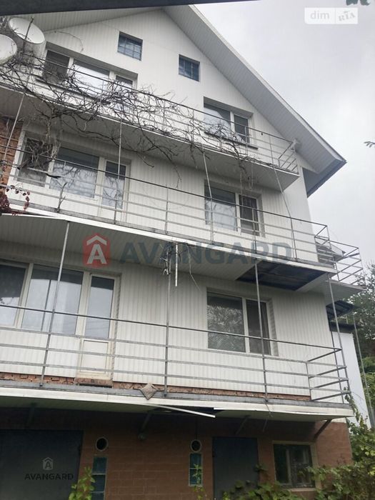 Продається просторий будинок по вул. Гонти