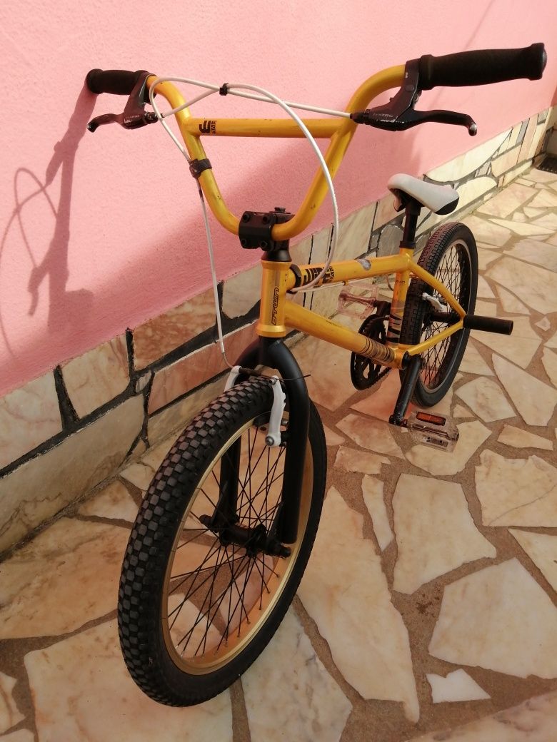 Bicicleta  tipo BMX